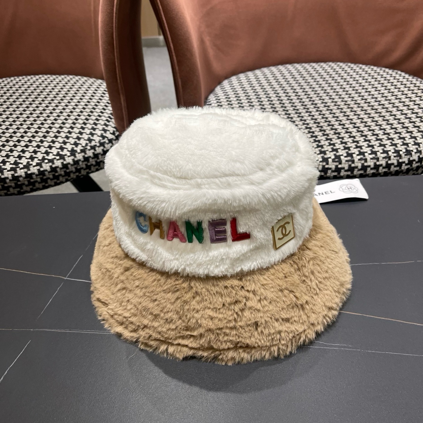 CHANEL香奈儿帽子女秋冬季显脸小字母毛绒渔夫帽加 厚保暖素颜遮脸百搭盆帽