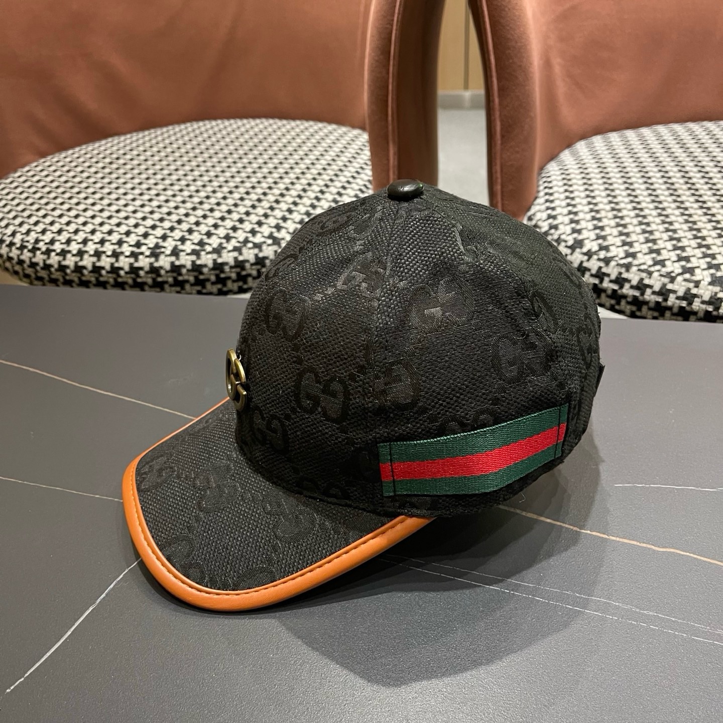 Gucci(古奇)经典原单棒球帽，1:1开模订制，质量超赞！帽檐头层牛皮压花，质量极好！基础头围56，贴片可调节，热卖款