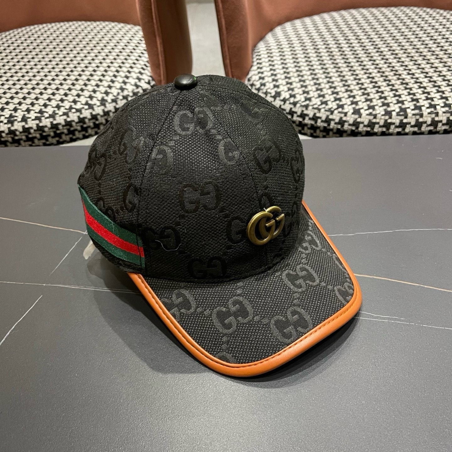 Gucci(古奇)经典原单棒球帽，1:1开模订制，质量超赞！帽檐头层牛皮压花，质量极好！基础头围56，贴片可调节，热卖款