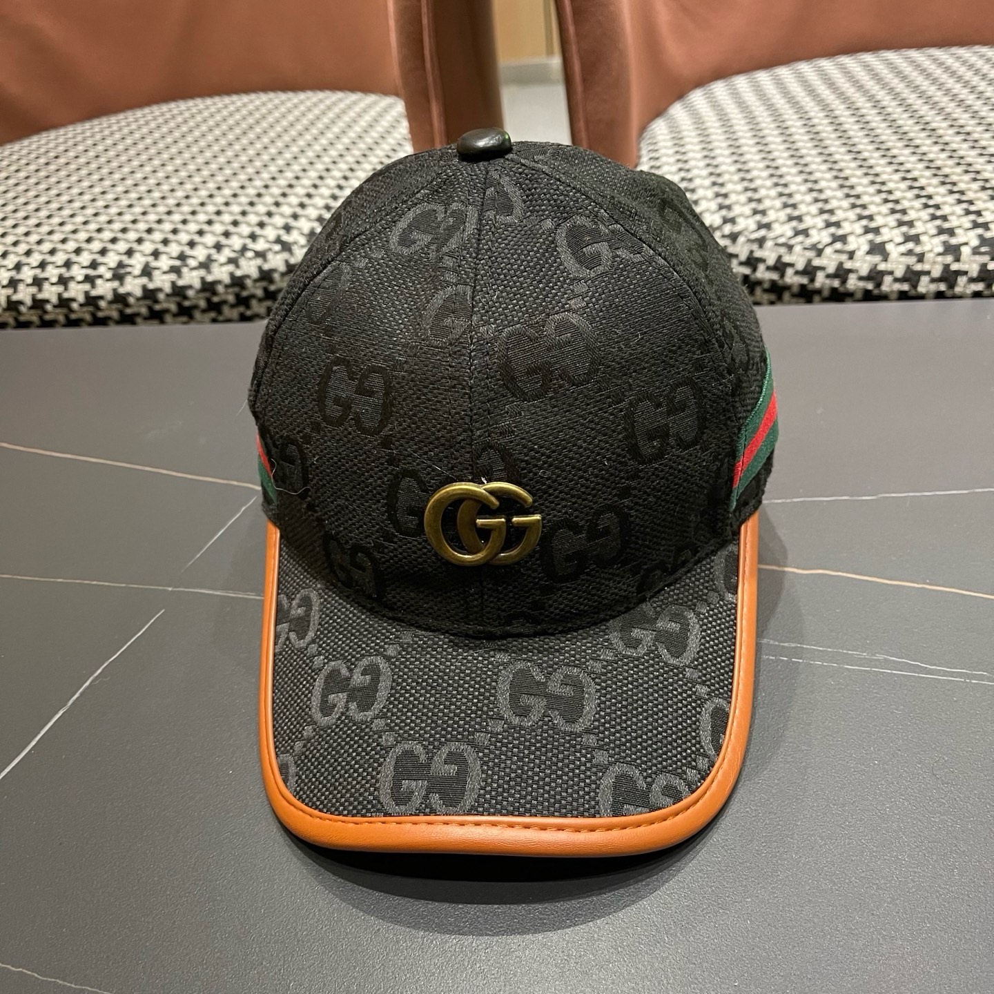 Gucci(古奇)经典原单棒球帽，1:1开模订制，质量超赞！帽檐头层牛皮压花，质量极好！基础头围56，贴片可调节，热卖款