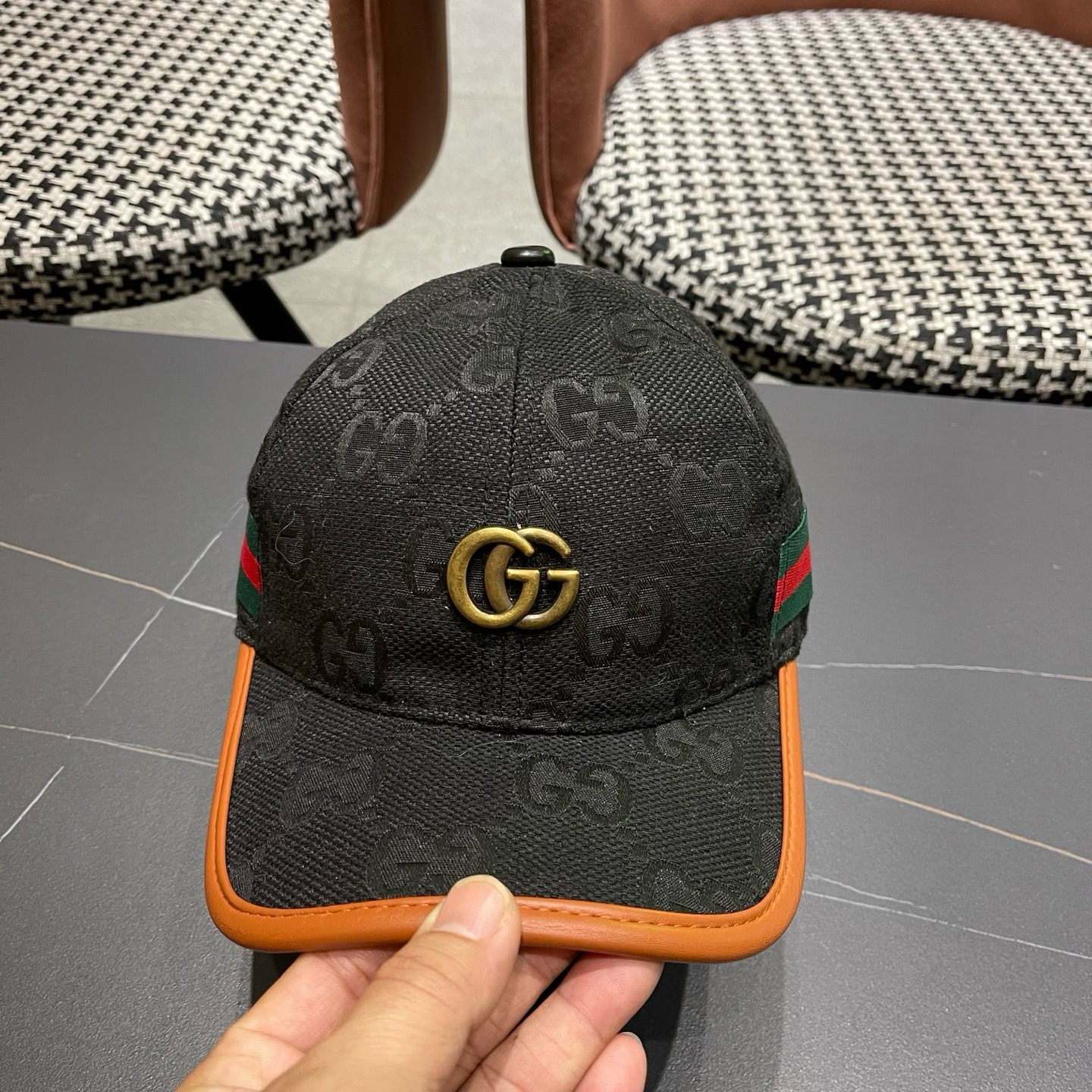 Gucci(古奇)经典原单棒球帽，1:1开模订制，质量超赞！帽檐头层牛皮压花，质量极好！基础头围56，贴片可调节，热卖款