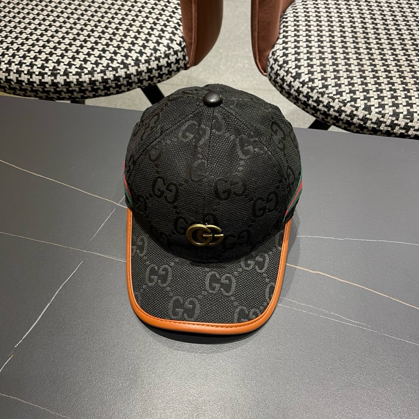 Gucci(古奇)经典原单棒球帽，1:1开模订制，质量超赞！帽檐头层牛皮压花，质量极好！基础头围56，贴片可调节，热卖款