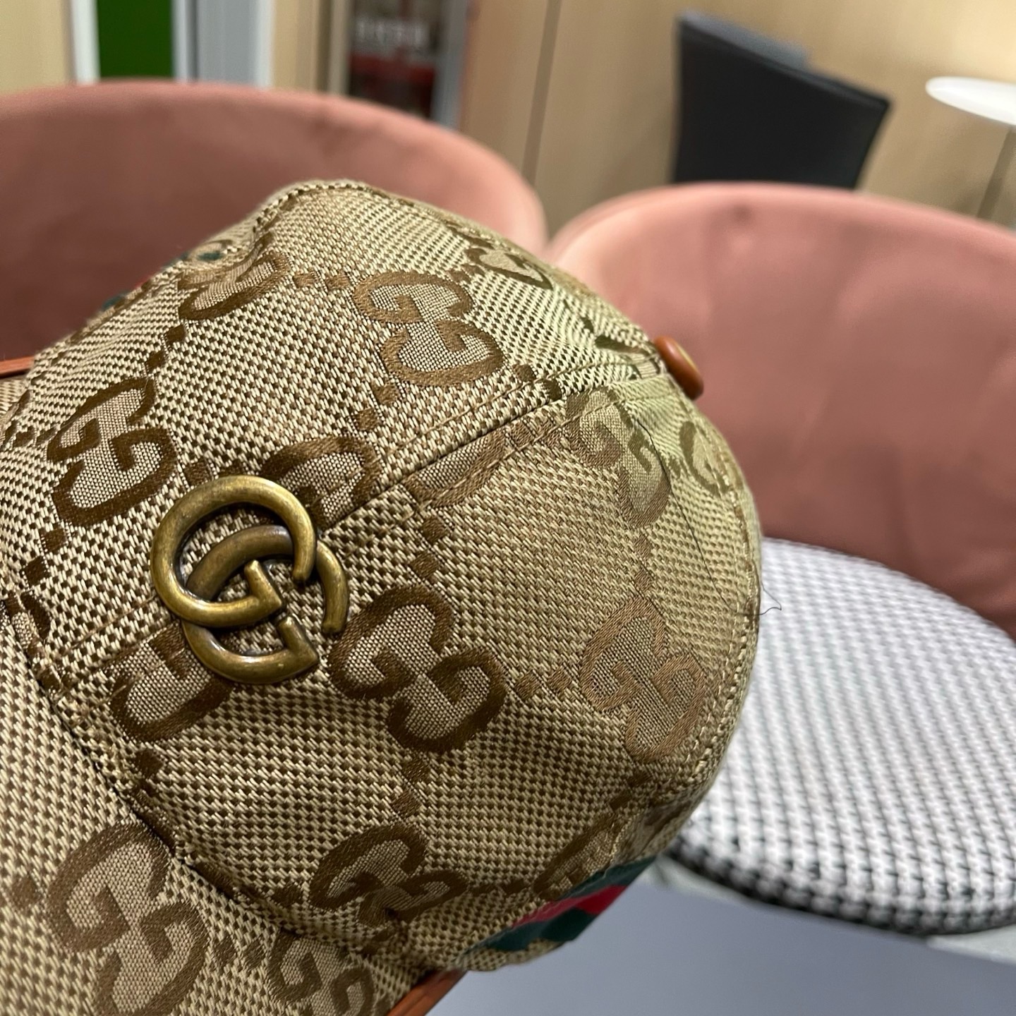 Gucci(古奇)经典原单棒球帽，1:1开模订制，质量超赞！帽檐头层牛皮压花，质量极好！基础头围56，贴片可调节，热卖款