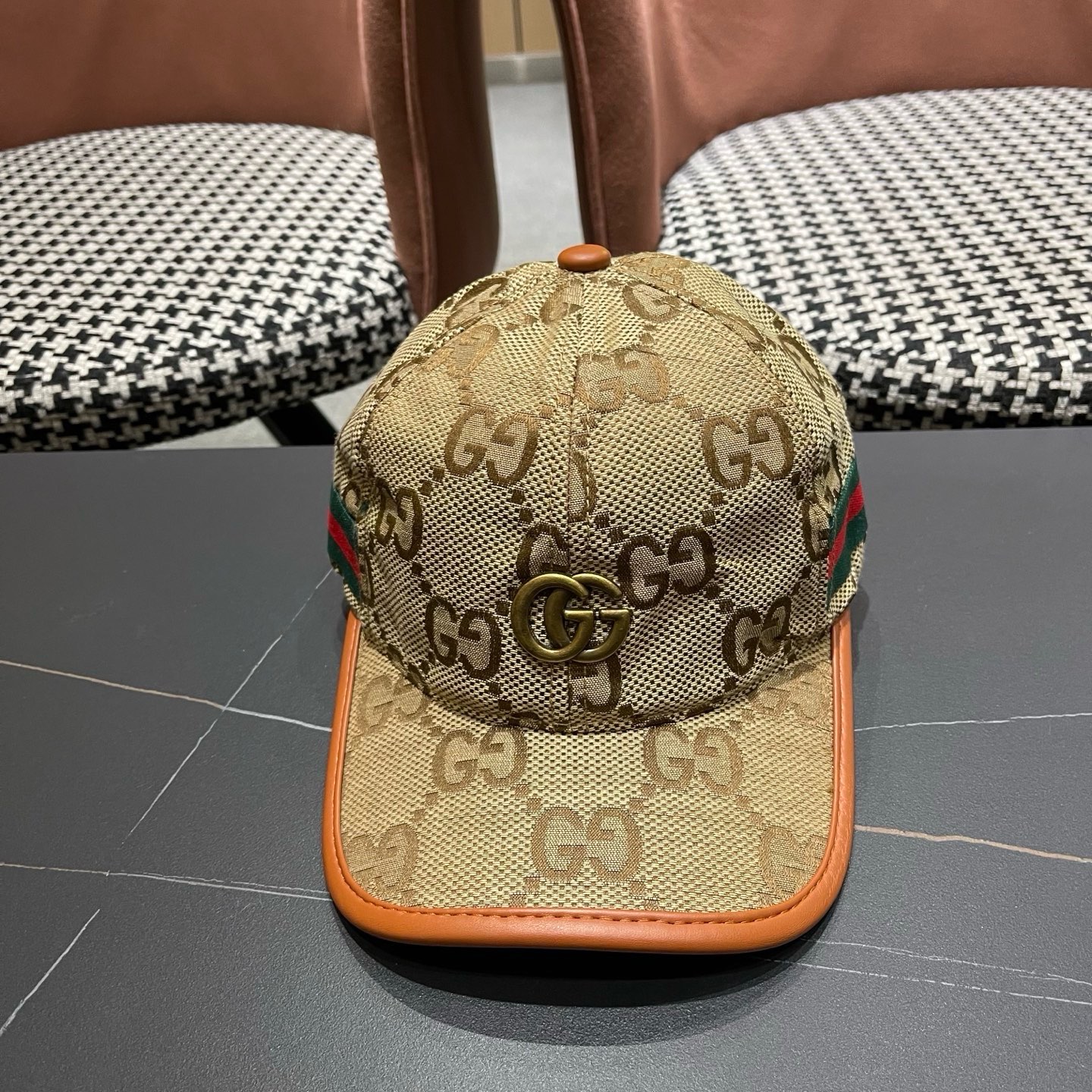 Gucci(古奇)经典原单棒球帽，1:1开模订制，质量超赞！帽檐头层牛皮压花，质量极好！基础头围56，贴片可调节，热卖款