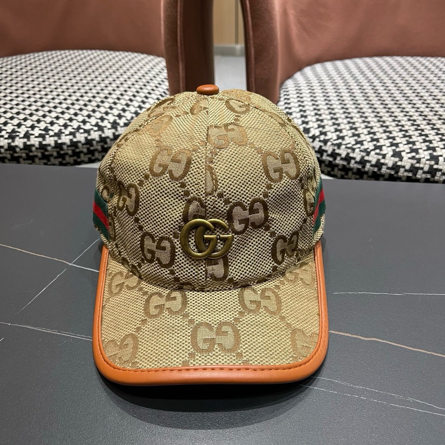 Gucci(古奇)经典原单棒球帽，1:1开模订制，质量超赞！帽檐头层牛皮压花，质量极好！基础头围56，贴片可调节，热卖款