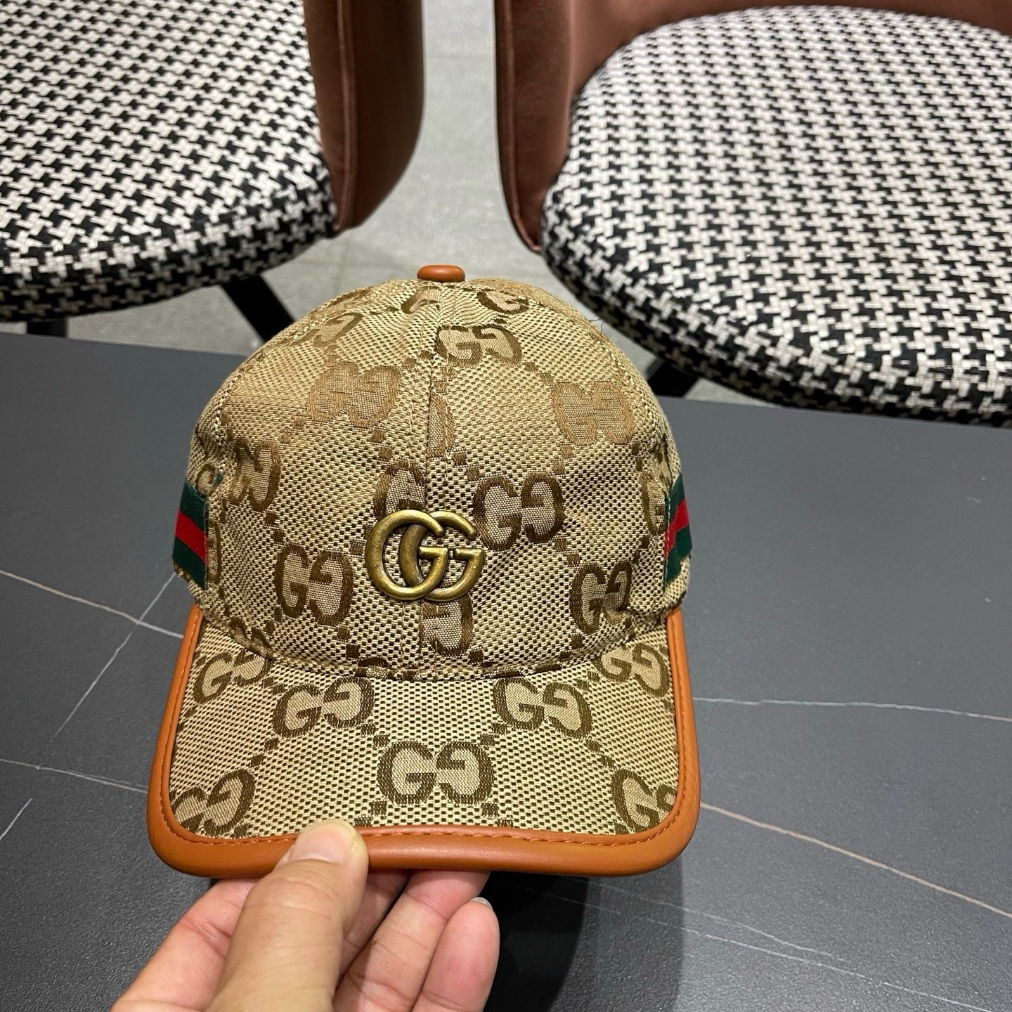 Gucci(古奇)经典原单棒球帽，1:1开模订制，质量超赞！帽檐头层牛皮压花，质量极好！基础头围56，贴片可调节，热卖款