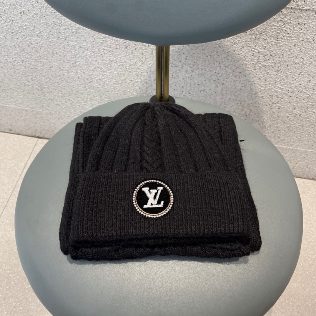NO:701701,LV Louis Vuitton official website new classic suit hat!  Hat and scarf!  The ingredients are 70% cashmere and 30% rabbit cashmere, blended, with great quality and feel!  It's warm and super comfortable~ This winter, all you need is a hat set~ It's warm and fashionable. Suit, suit, louis vuitton, louis vuitton, hats19860909LV路易威登官网新品经典套装帽子！帽子围巾！成份羊绒百分之70,兔绒百分之30,混纺而成,品质,手感一级棒！暖暖哒超级舒服～这个冬天你就差这么一套装帽子啦～又保暖又时尚套装,套装,louis vuitton,louis vuitton,hats,accessory