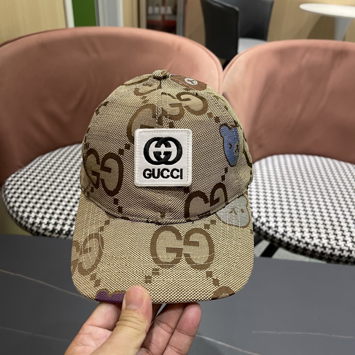 Gucci古奇新款原单棒球帽， 棒球帽。专柜1:1开模订制，原版帆布面轻盈透气！基础头围56，贴片可调节。
