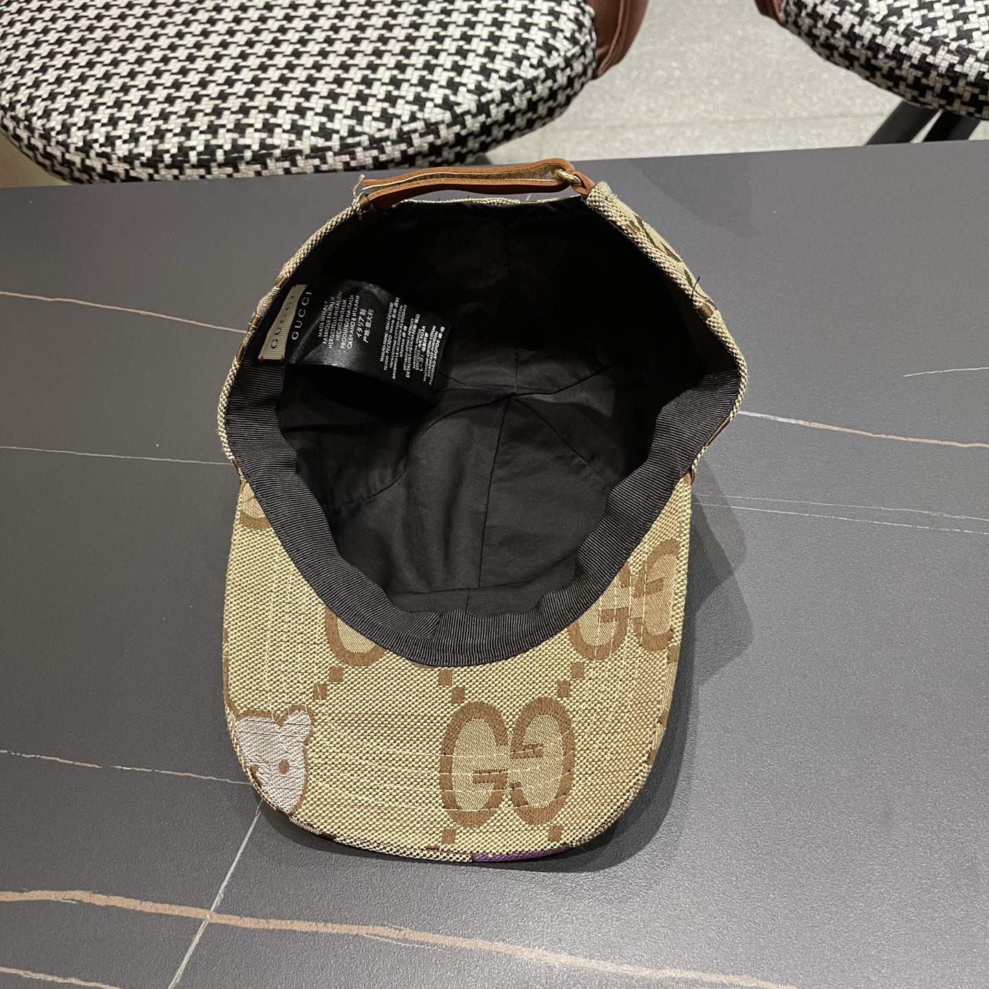 Gucci古奇新款原单棒球帽， 棒球帽。专柜1:1开模订制，原版帆布面轻盈透气！基础头围56，贴片可调节。