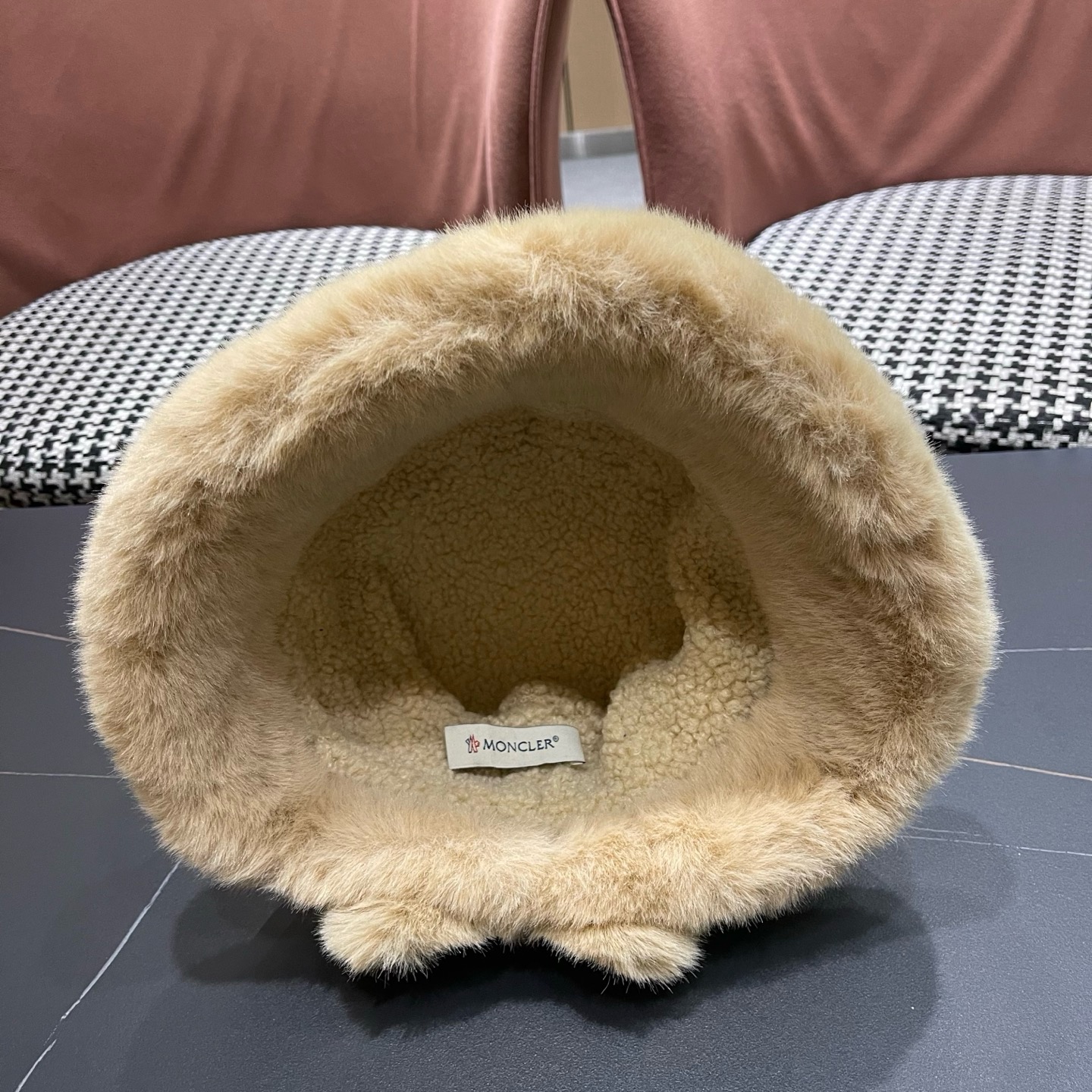 MONCLER（蒙口）韩国麂皮绒盆帽女冬季保暖加厚毛绒 渔夫帽时尚气质蝴蝶结防寒帽子