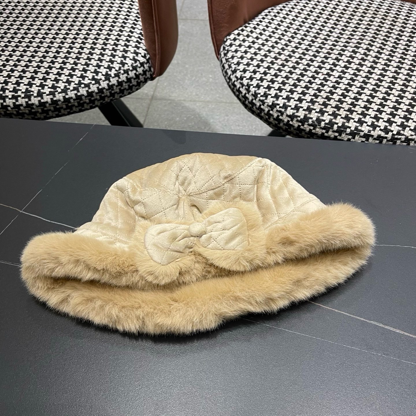 MONCLER（蒙口）韩国麂皮绒盆帽女冬季保暖加厚毛绒 渔夫帽时尚气质蝴蝶结防寒帽子