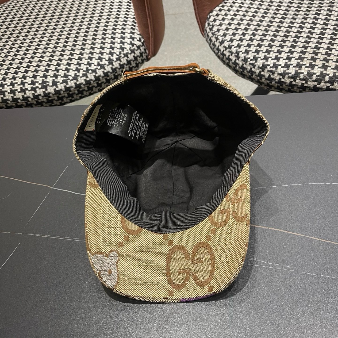 Gucci(古奇)新款原单棒球帽， 大双G拼皮，专柜热卖款，1:1开模订制，原版帆布料+头层牛皮，时尚帅气！质量超赞，基