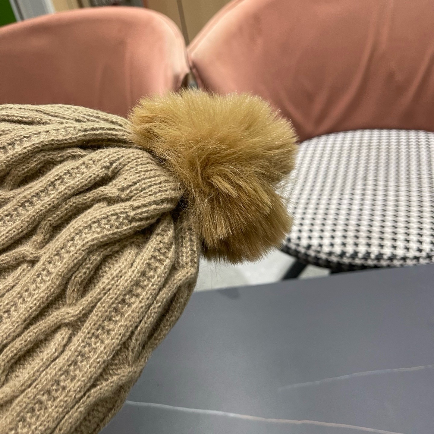 MONCLER（蒙口）毛线帽冬季女帽子加绒保暖白色百搭针织毛球帽 防寒护耳加厚显脸小
