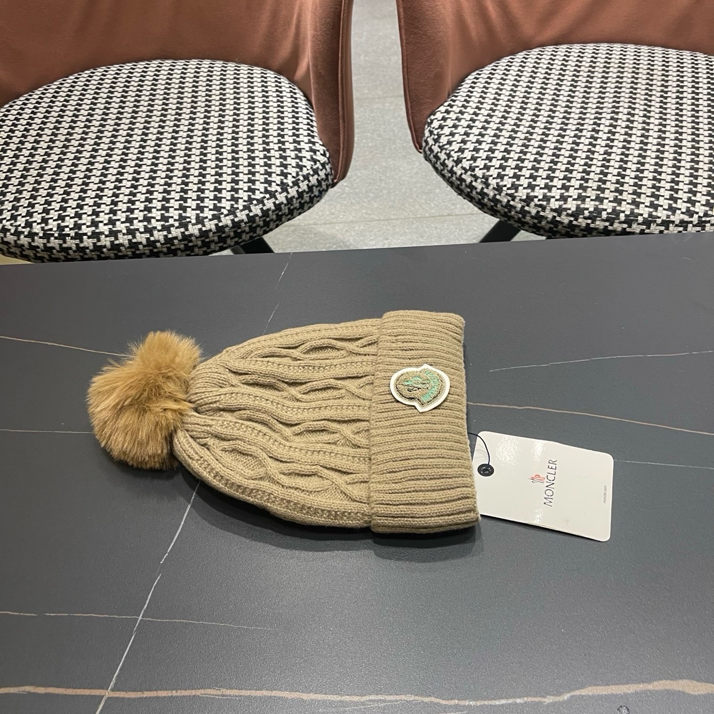 MONCLER（蒙口）毛线帽冬季女帽子加绒保暖白色百搭针织毛球帽 防寒护耳加厚显脸小