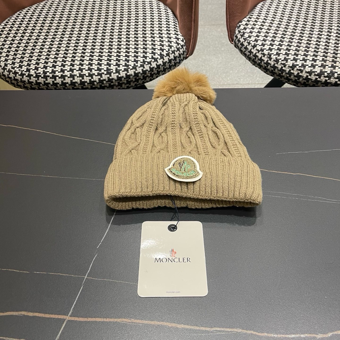 MONCLER（蒙口）毛线帽冬季女帽子加绒保暖白色百搭针织毛球帽 防寒护耳加厚显脸小