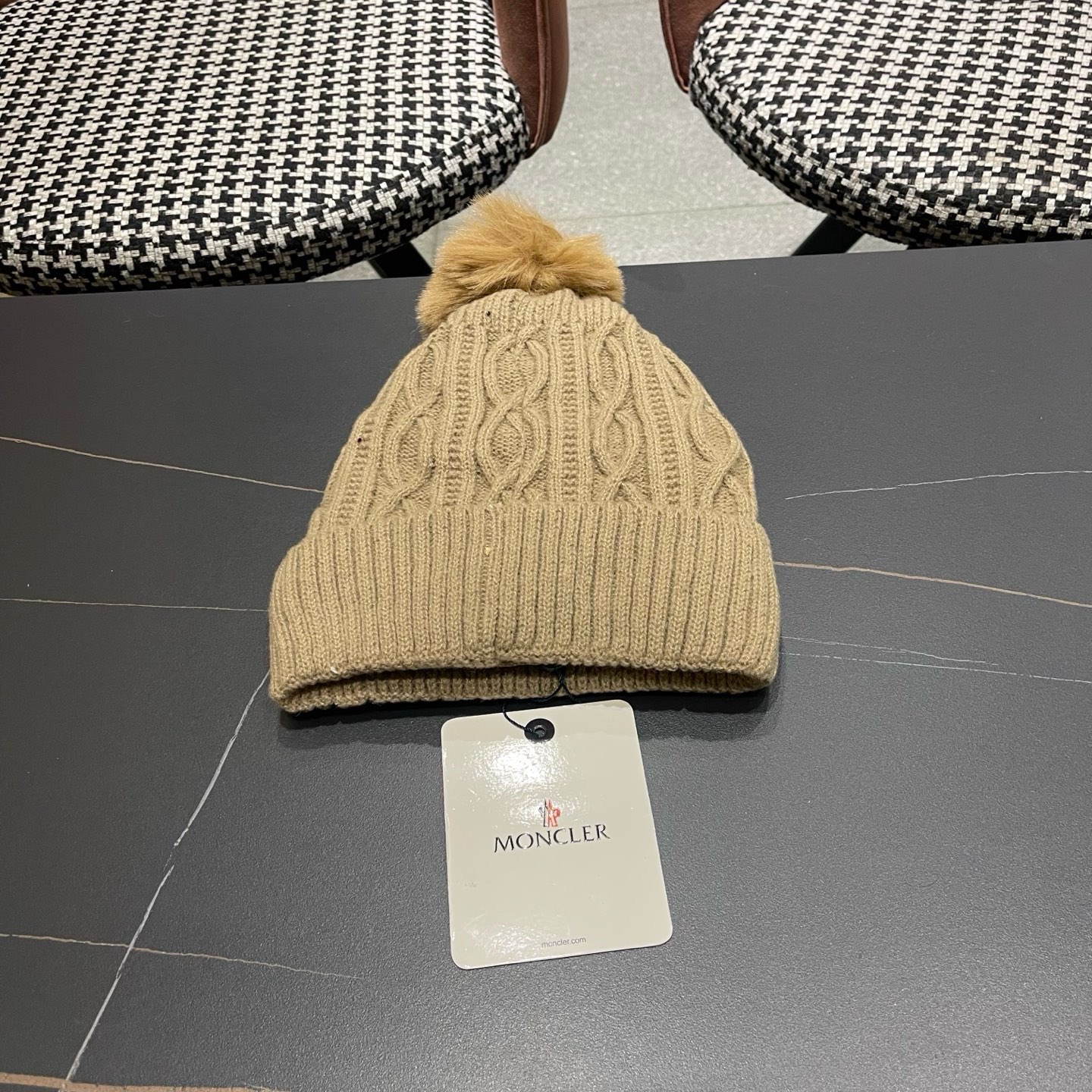 MONCLER（蒙口）毛线帽冬季女帽子加绒保暖白色百搭针织毛球帽 防寒护耳加厚显脸小