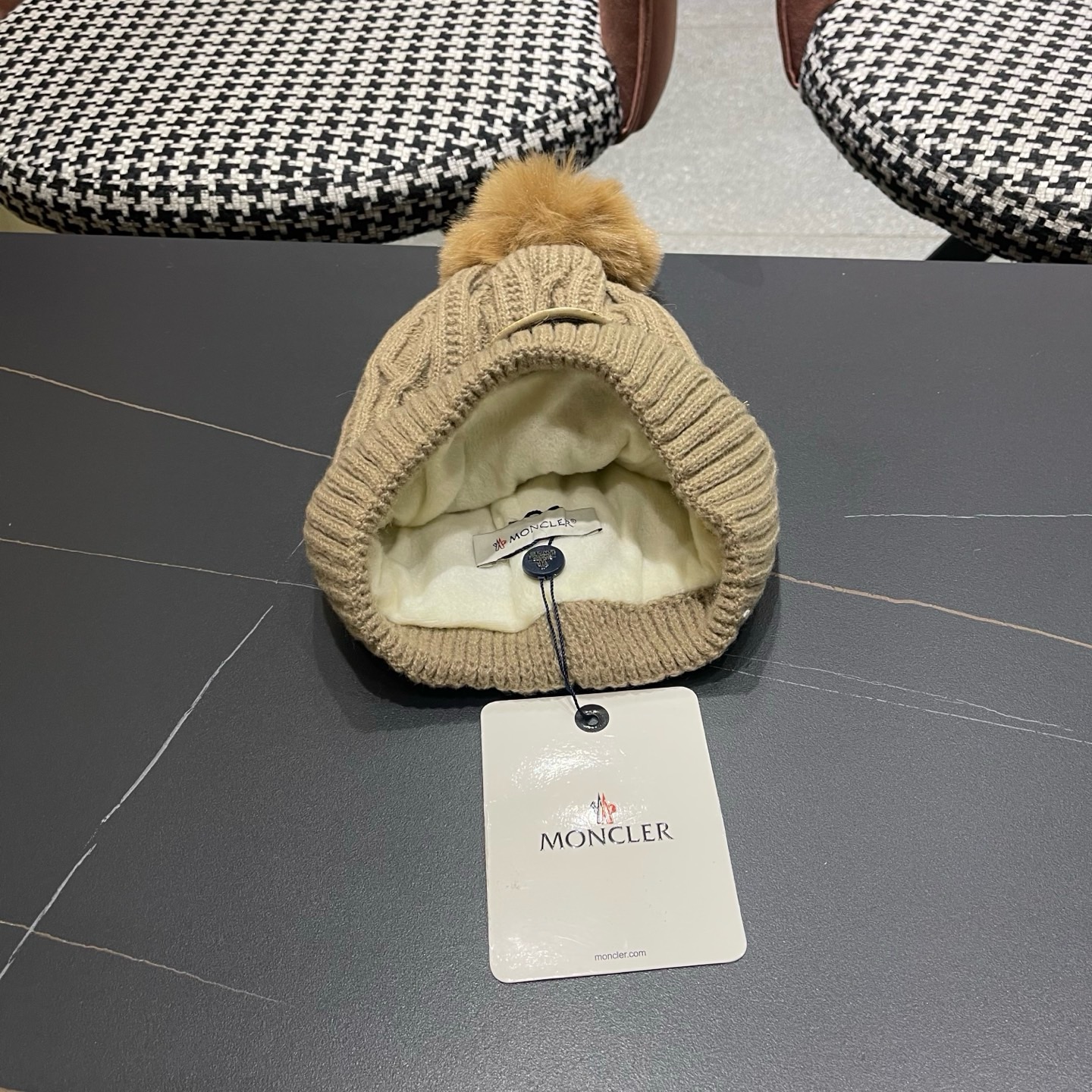 MONCLER（蒙口）毛线帽冬季女帽子加绒保暖白色百搭针织毛球帽 防寒护耳加厚显脸小