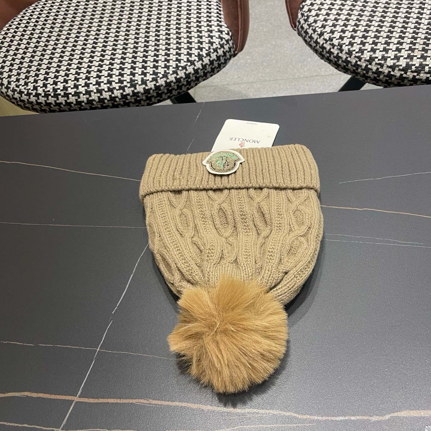 MONCLER（蒙口）毛线帽冬季女帽子加绒保暖白色百搭针织毛球帽 防寒护耳加厚显脸小