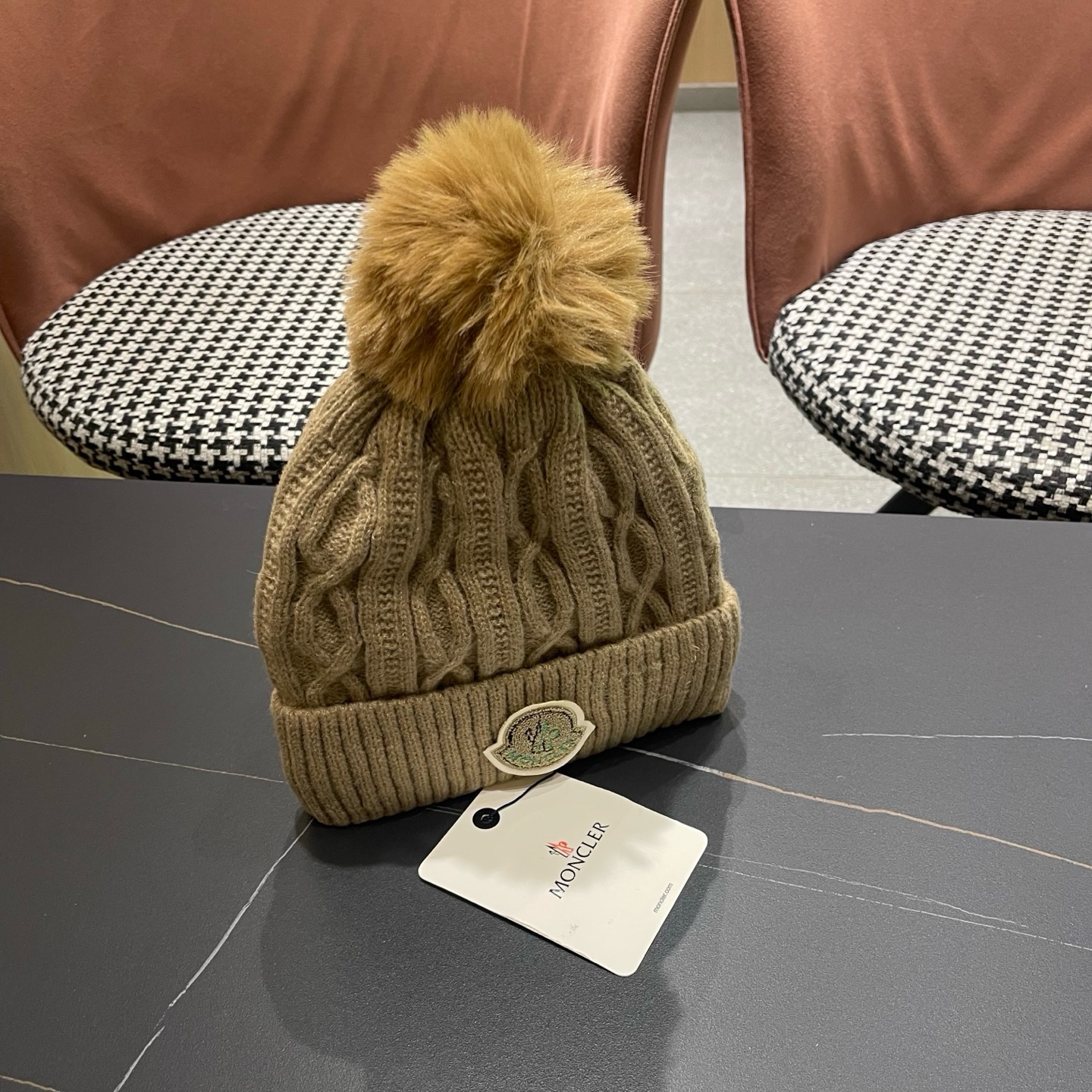 MONCLER（蒙口）毛线帽冬季女帽子加绒保暖白色百搭针织毛球帽 防寒护耳加厚显脸小