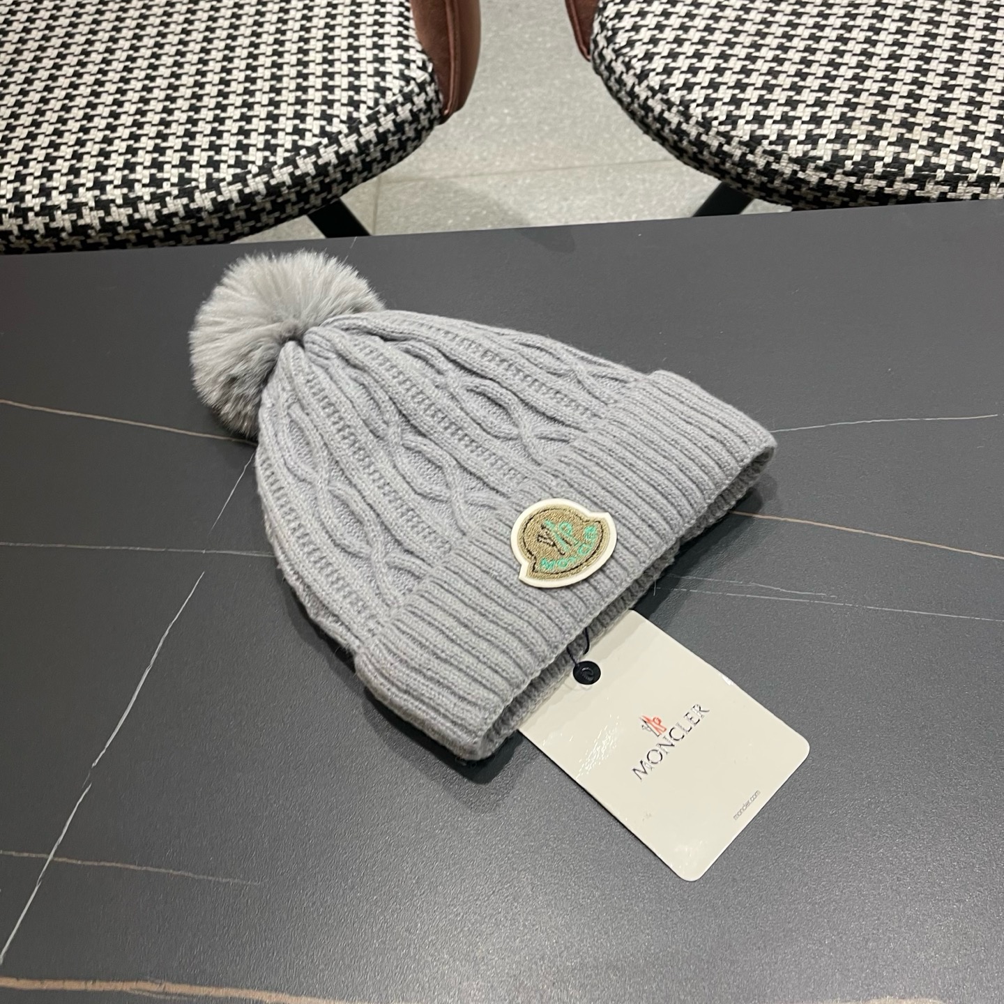 MONCLER（蒙口）毛线帽冬季女帽子加绒保暖白色百搭针织毛球帽 防寒护耳加厚显脸小