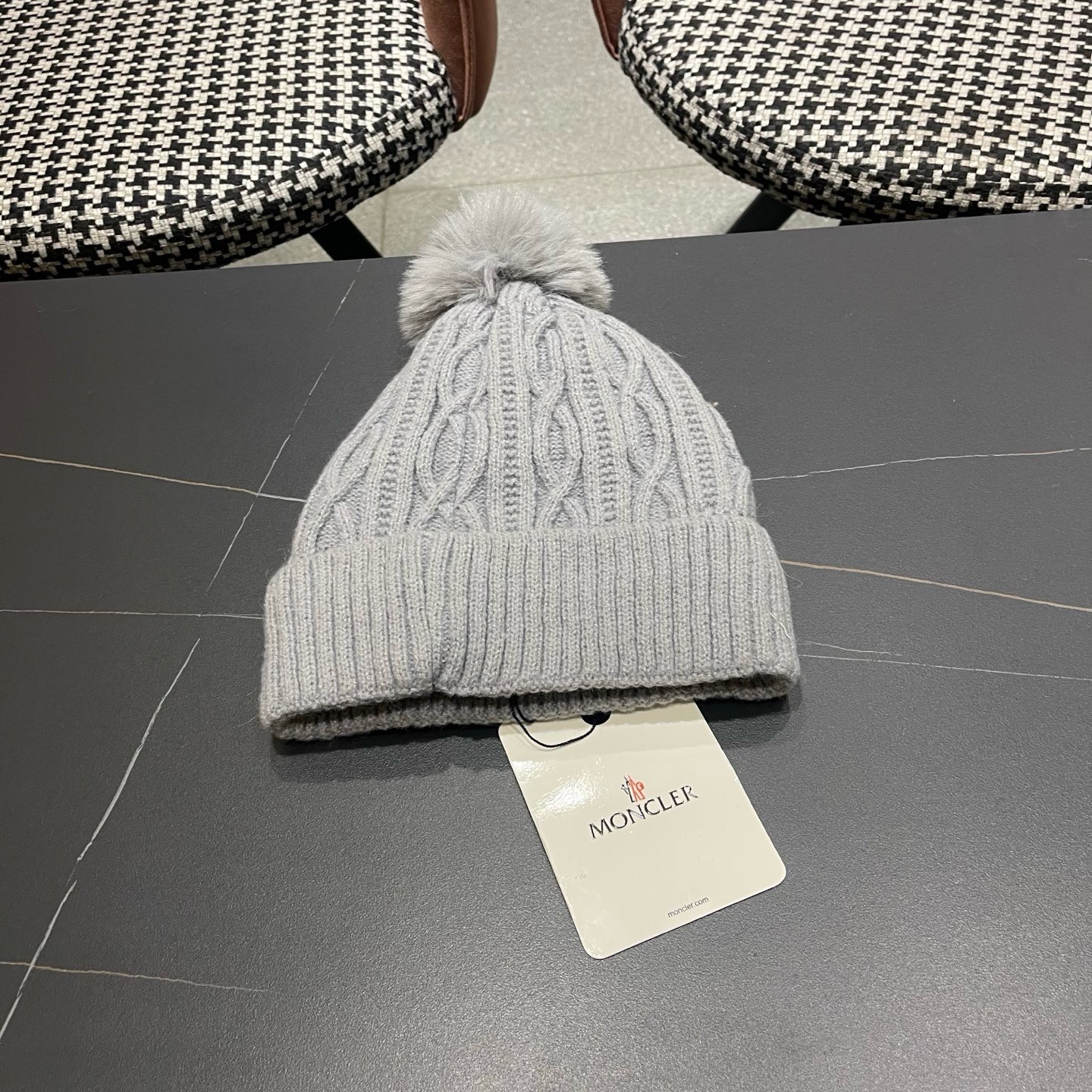 MONCLER（蒙口）毛线帽冬季女帽子加绒保暖白色百搭针织毛球帽 防寒护耳加厚显脸小