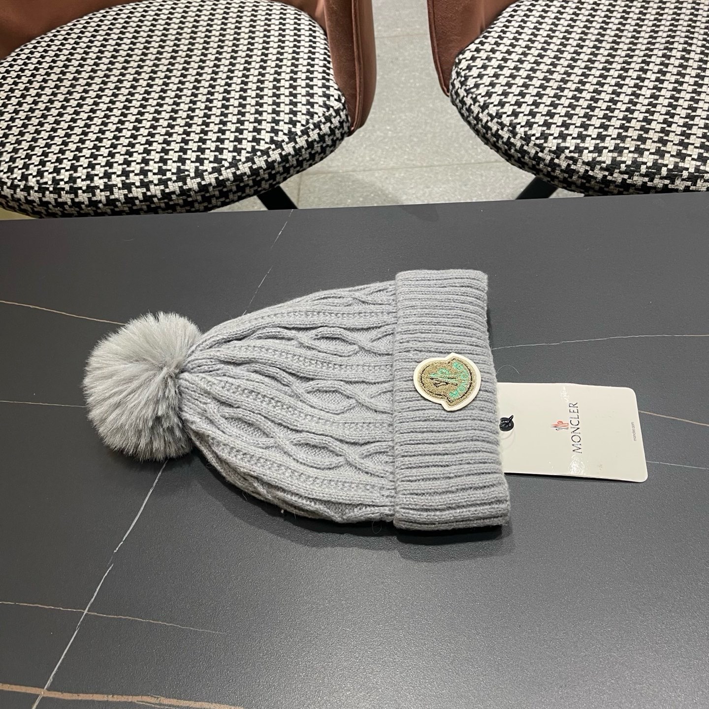 MONCLER（蒙口）毛线帽冬季女帽子加绒保暖白色百搭针织毛球帽 防寒护耳加厚显脸小