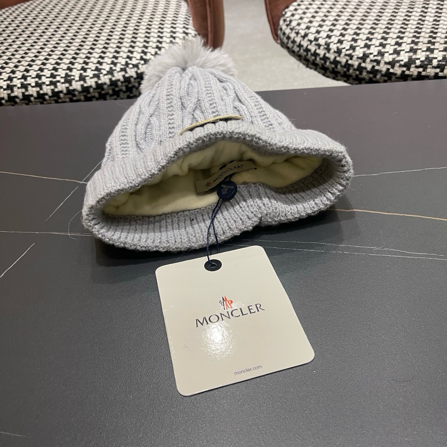 MONCLER（蒙口）毛线帽冬季女帽子加绒保暖白色百搭针织毛球帽 防寒护耳加厚显脸小