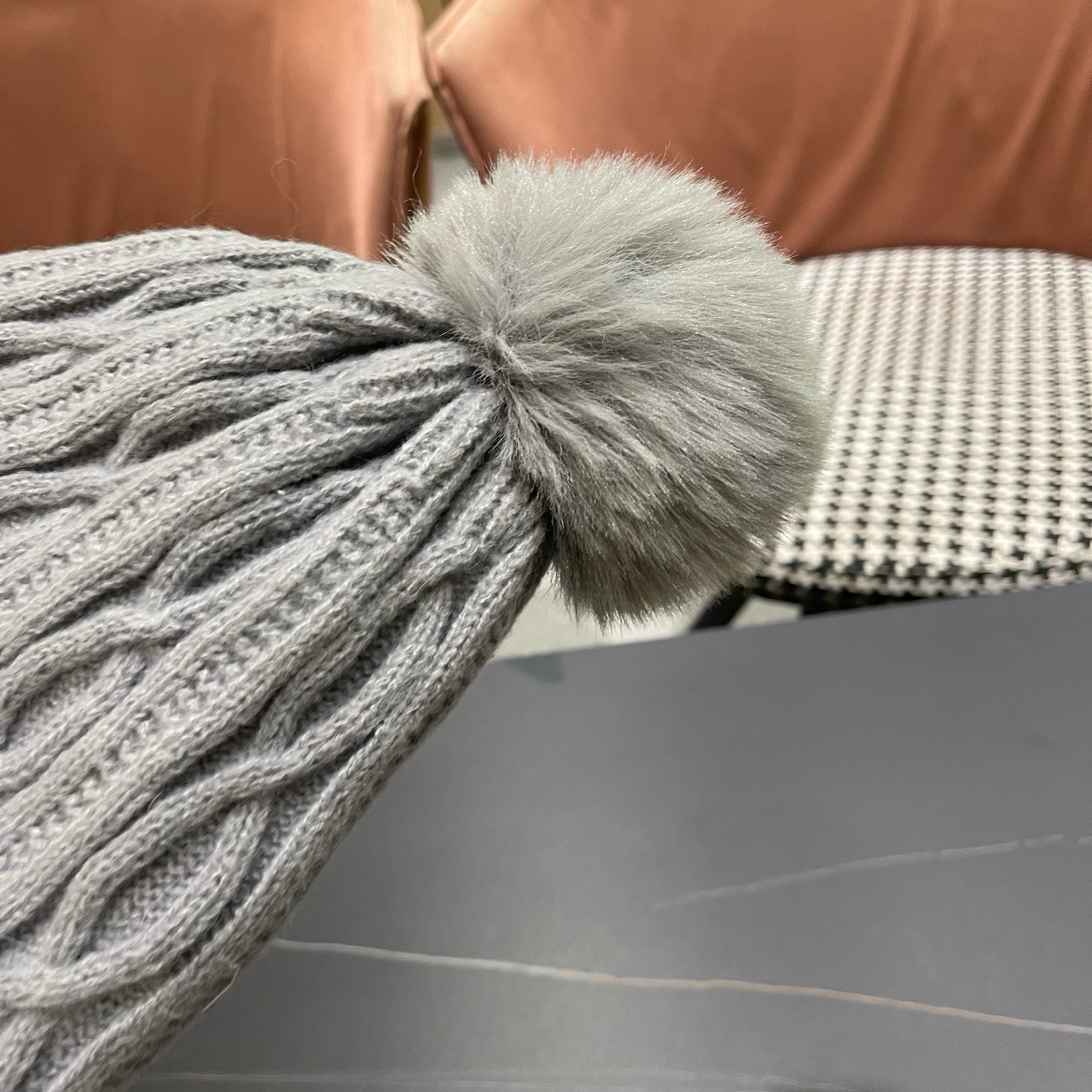 MONCLER（蒙口）毛线帽冬季女帽子加绒保暖白色百搭针织毛球帽 防寒护耳加厚显脸小
