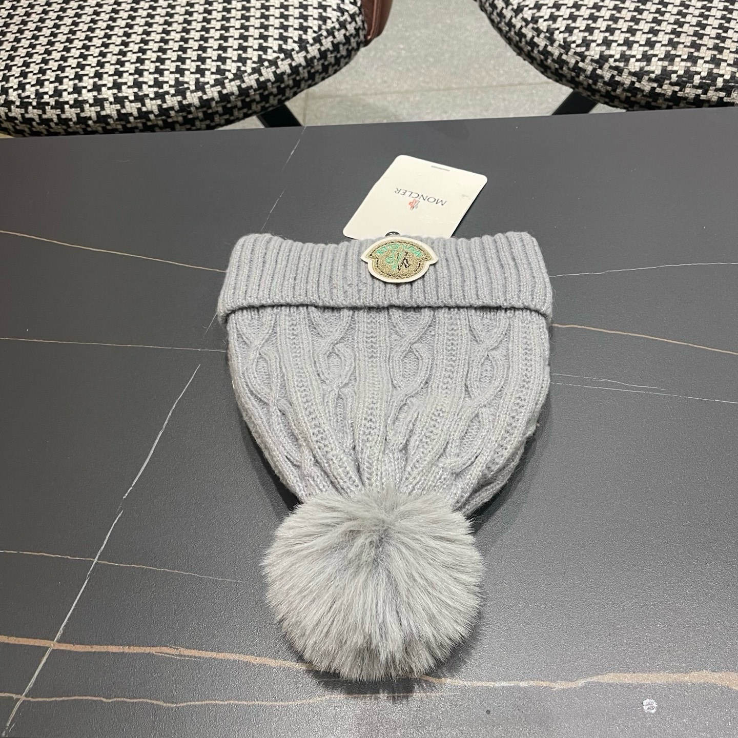 MONCLER（蒙口）毛线帽冬季女帽子加绒保暖白色百搭针织毛球帽 防寒护耳加厚显脸小