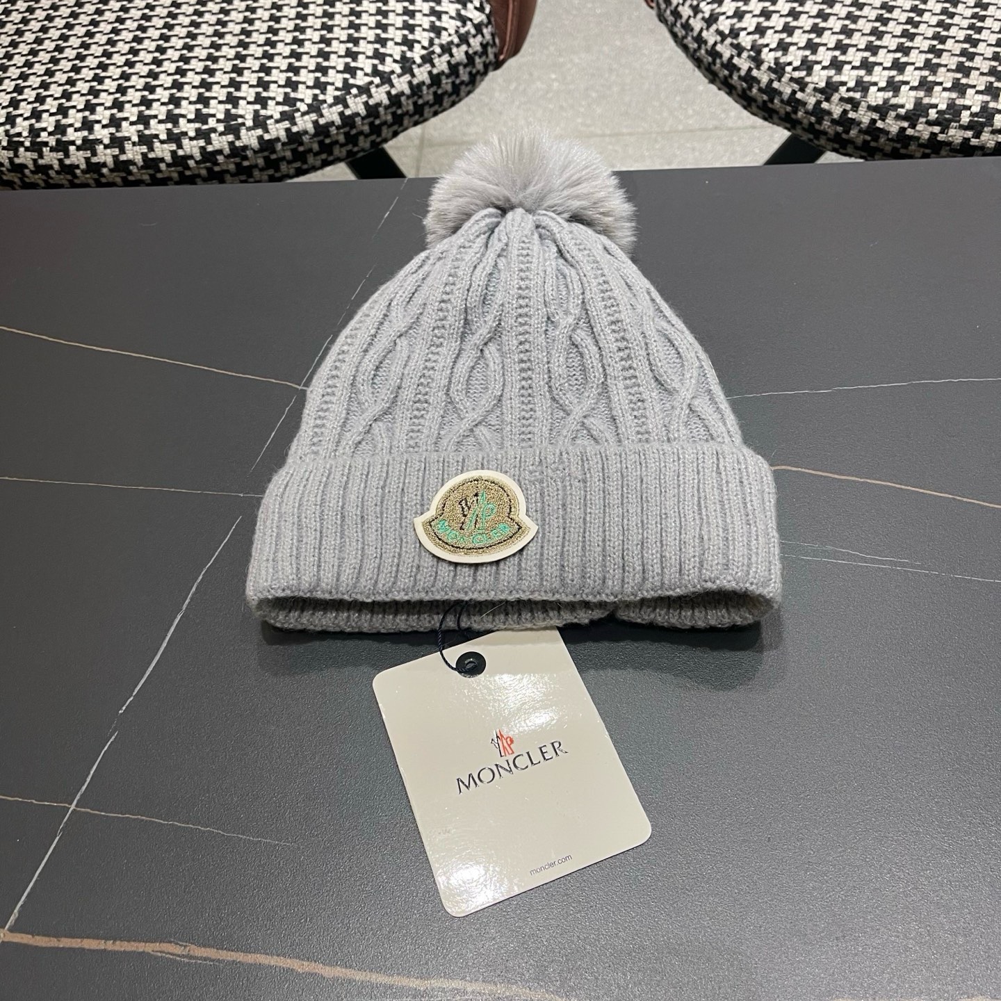 MONCLER（蒙口）毛线帽冬季女帽子加绒保暖白色百搭针织毛球帽 防寒护耳加厚显脸小