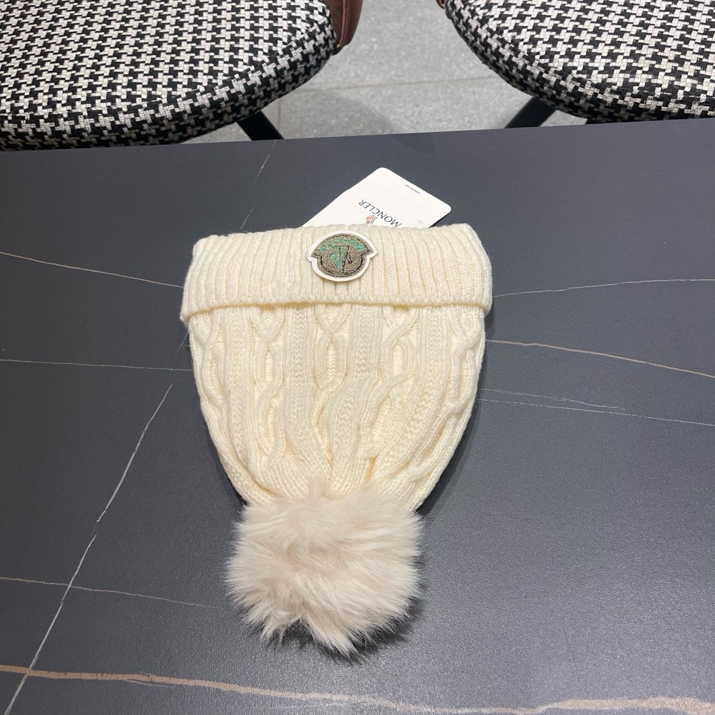 MONCLER（蒙口）毛线帽冬季女帽子加绒保暖白色百搭针织毛球帽 防寒护耳加厚显脸小