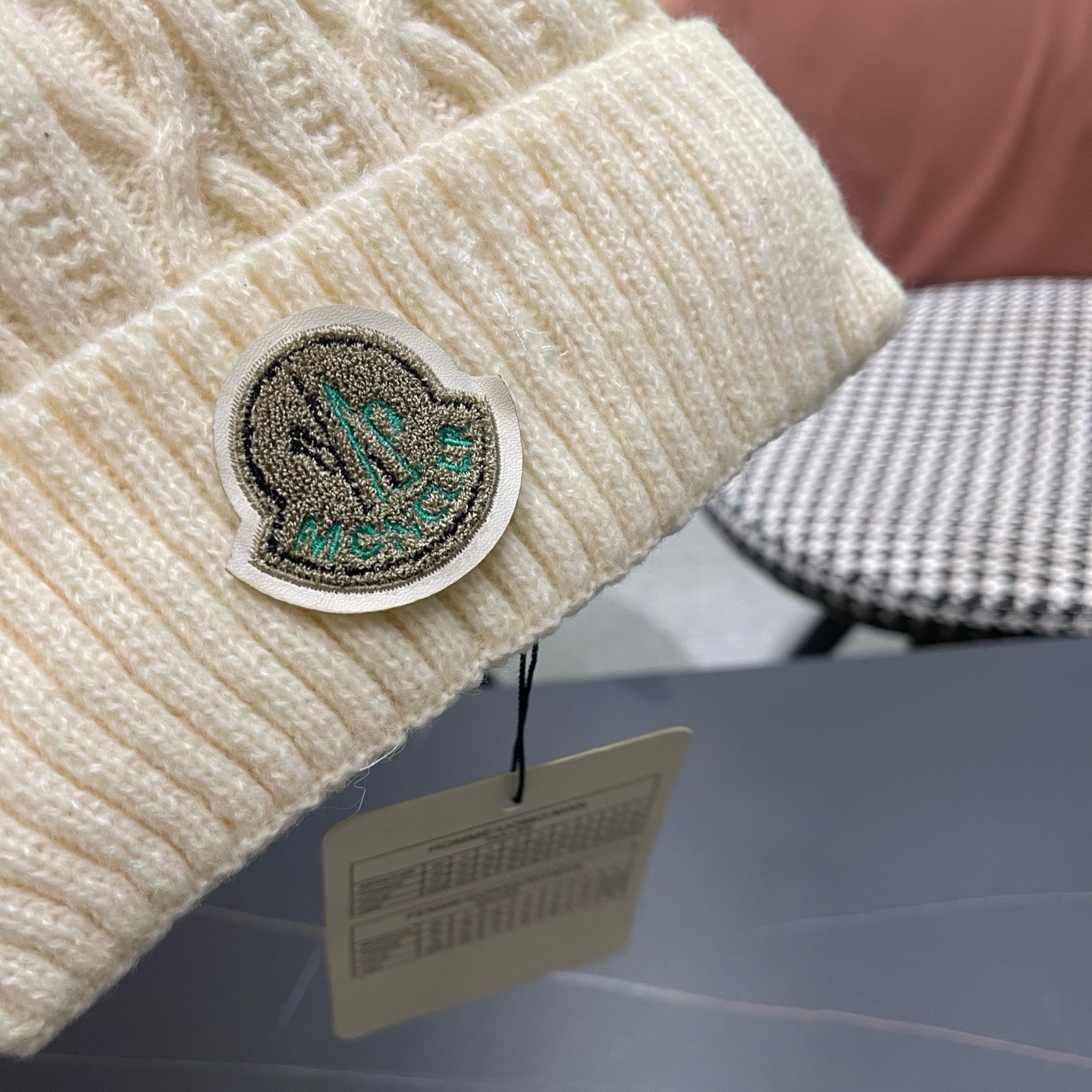 MONCLER（蒙口）毛线帽冬季女帽子加绒保暖白色百搭针织毛球帽 防寒护耳加厚显脸小