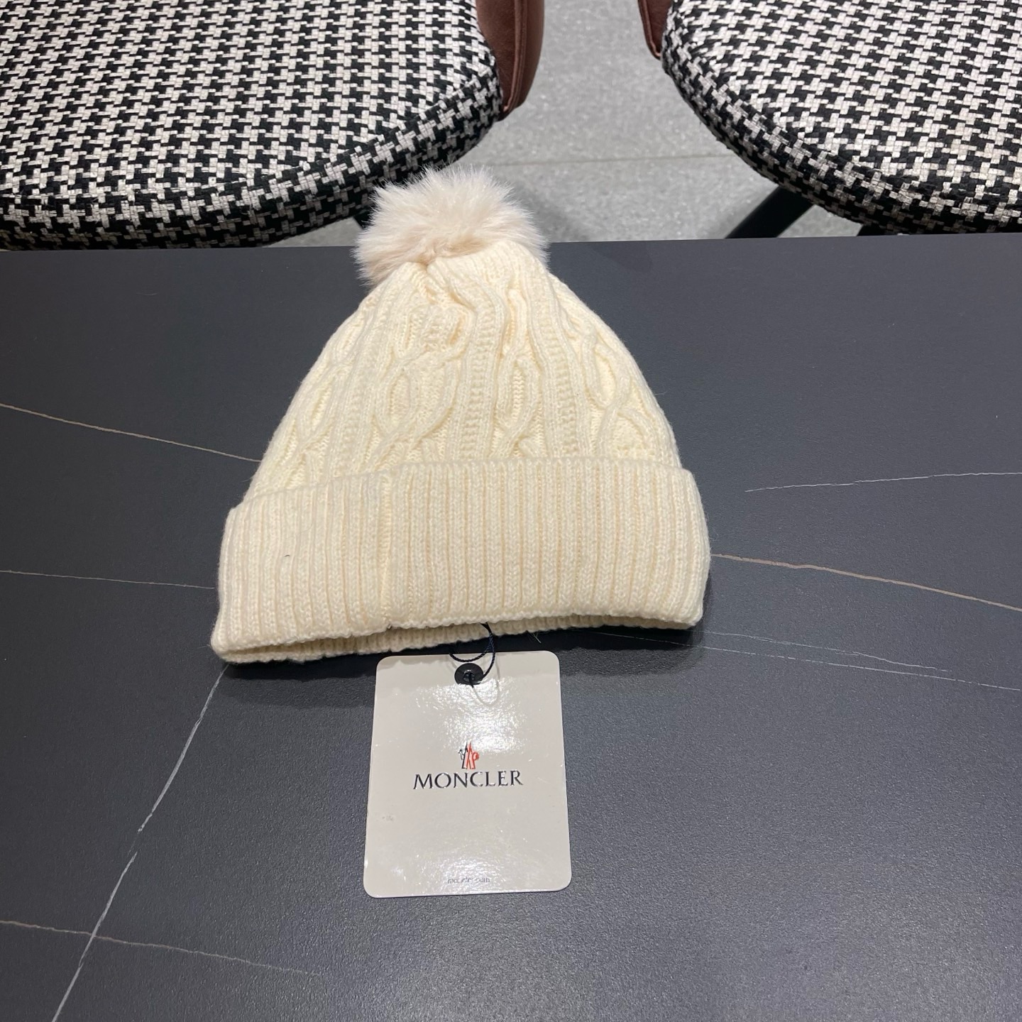 MONCLER（蒙口）毛线帽冬季女帽子加绒保暖白色百搭针织毛球帽 防寒护耳加厚显脸小