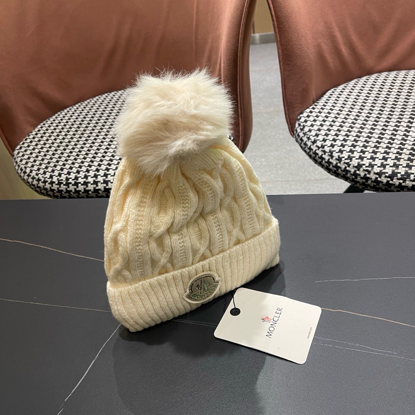 MONCLER（蒙口）毛线帽冬季女帽子加绒保暖白色百搭针织毛球帽 防寒护耳加厚显脸小
