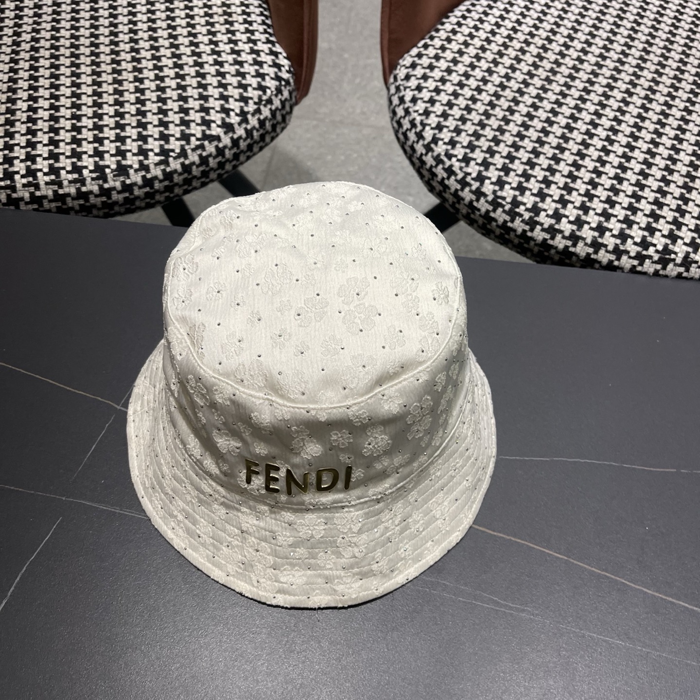 FENDI芬迪韩国全钻烫钻绣花渔夫帽女夏满水钻显脸小出游时 尚盆帽可折叠防晒