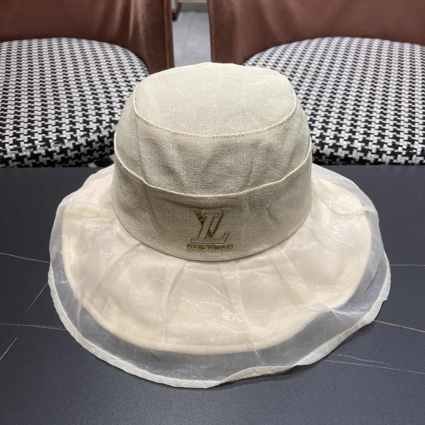 NO:755643,[LV Louis Vuitton] Summer thin sunshade large brim bucket hat ~ simple and elegant, hat straw hat bucket hat baseball cap, hat, louis vuitton, louis vuitton, espadrilles, hats19860909【LV路易威登】夏季薄款遮阳大帽檐渔夫帽～简约大气,帽子草帽渔夫帽棒球帽,帽子,louis vuitton,louis vuitton,espadrilles,hats,hat