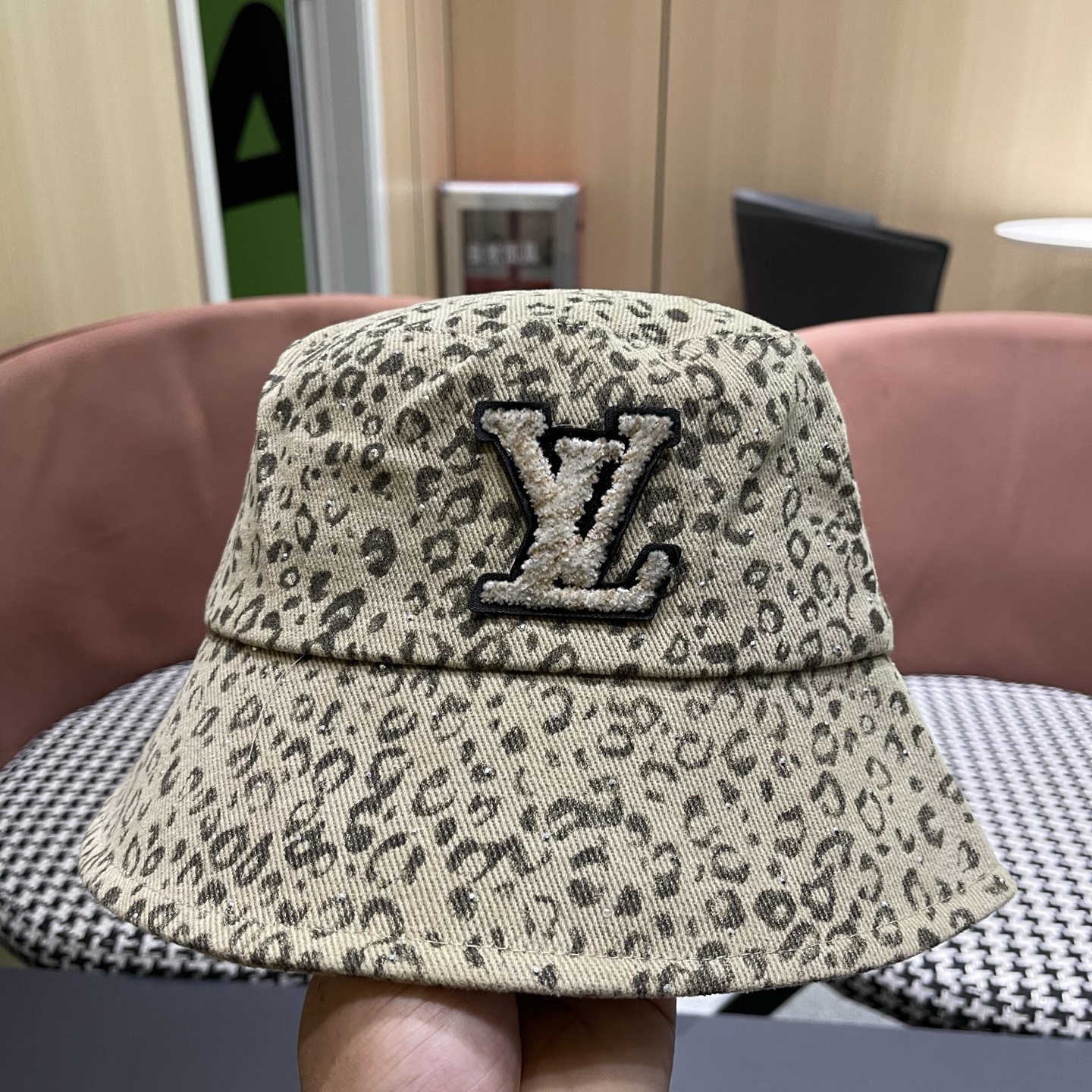 Lv路易威登 韩版时尚水钻豹纹渔夫帽子女春夏季宽檐显脸小户外遮阳防晒盆帽潮 