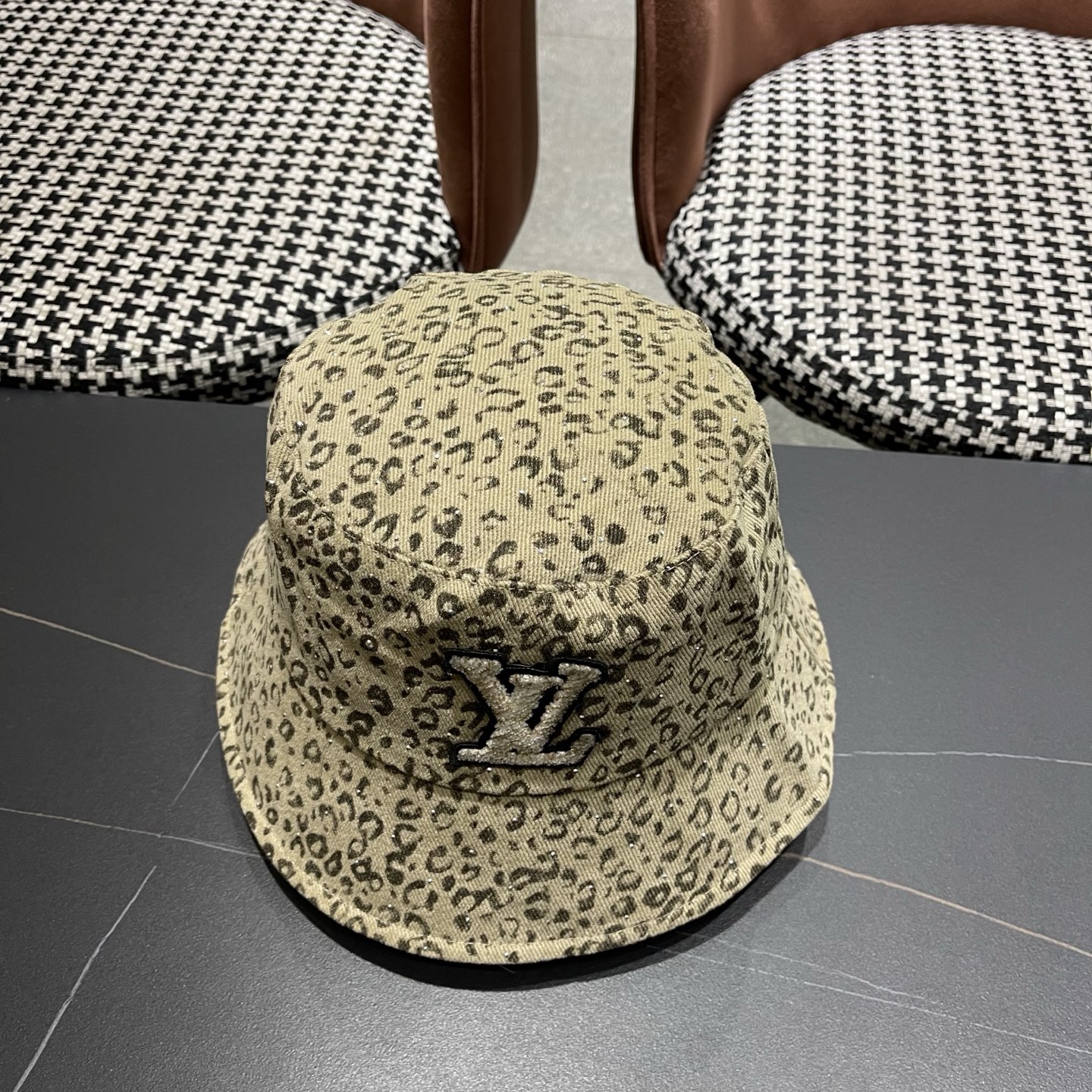 Lv路易威登 韩版时尚水钻豹纹渔夫帽子女春夏季宽檐显脸小户外遮阳防晒盆帽潮 