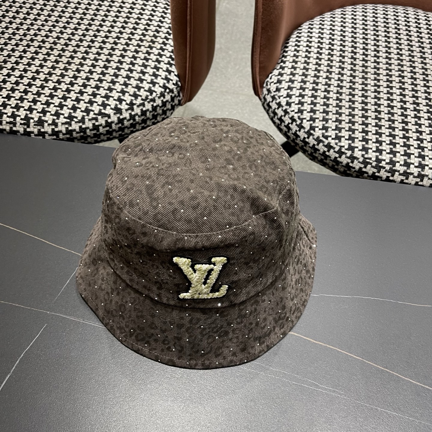 Lv路易威登 韩版时尚水钻豹纹渔夫帽子女春夏季宽檐显脸小户外遮阳防晒盆帽潮 