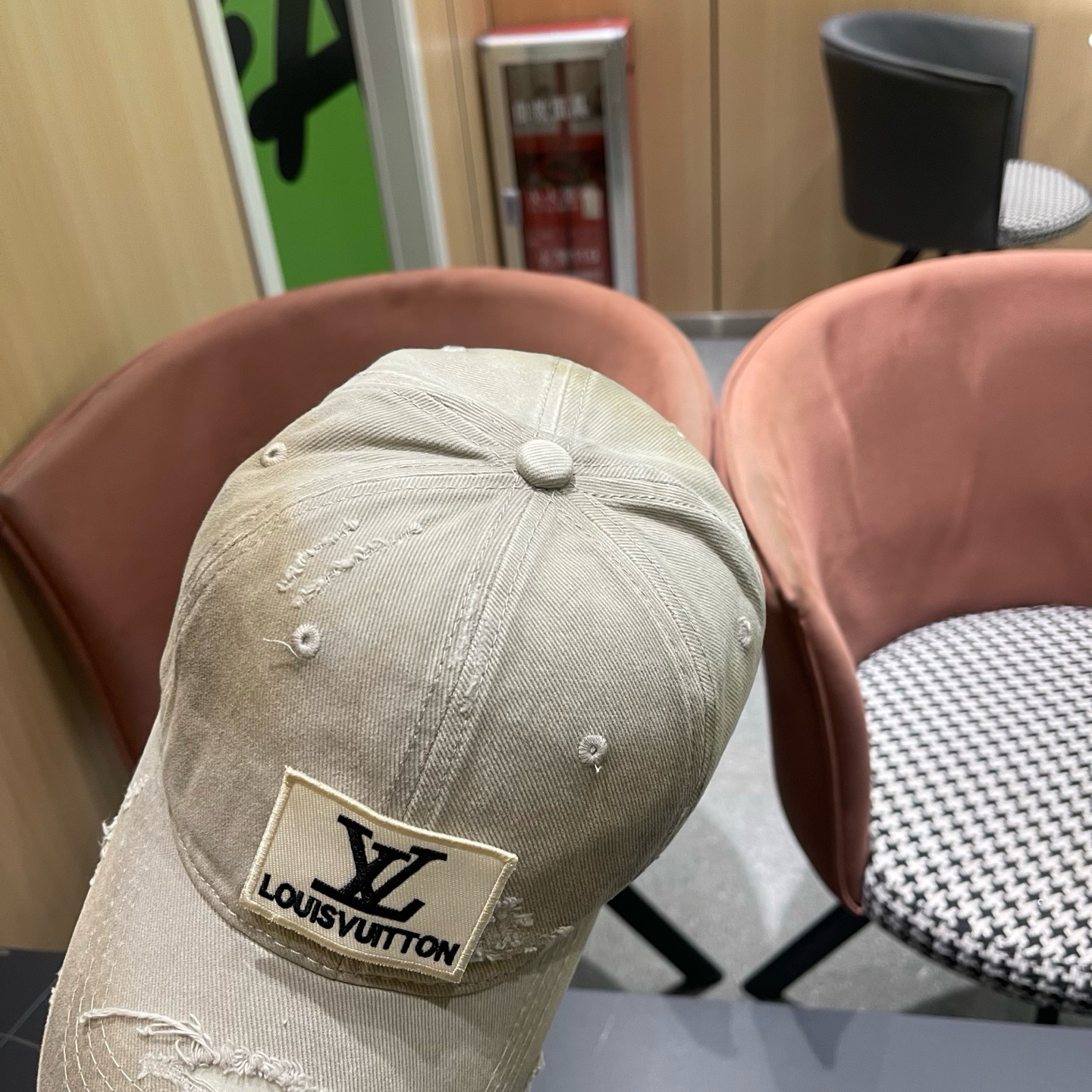 LV路易威登 复古做旧水洗棒球帽子女宽檐加深显脸小遮阳破洞鸭舌帽男