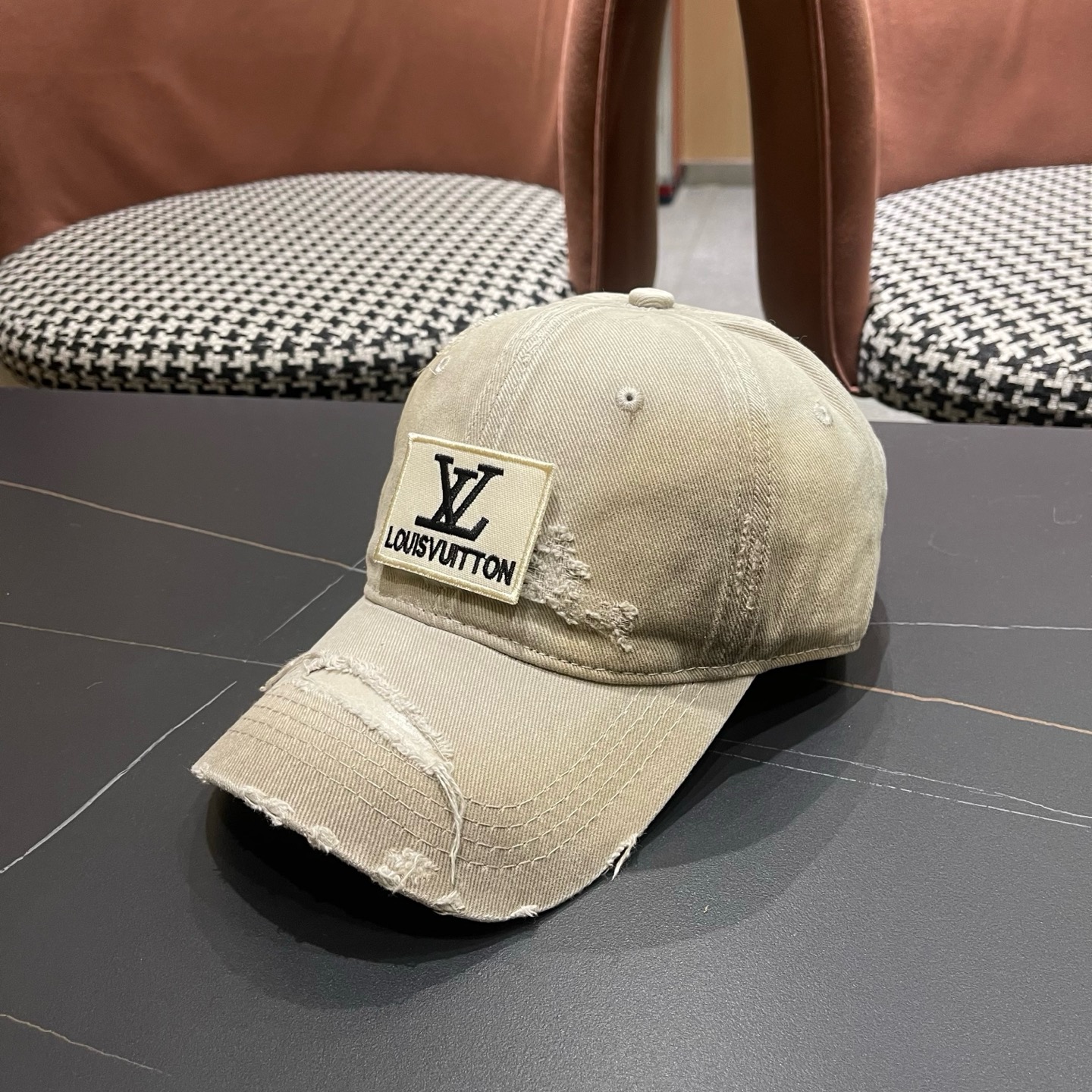 LV路易威登 复古做旧水洗棒球帽子女宽檐加深显脸小遮阳破洞鸭舌帽男