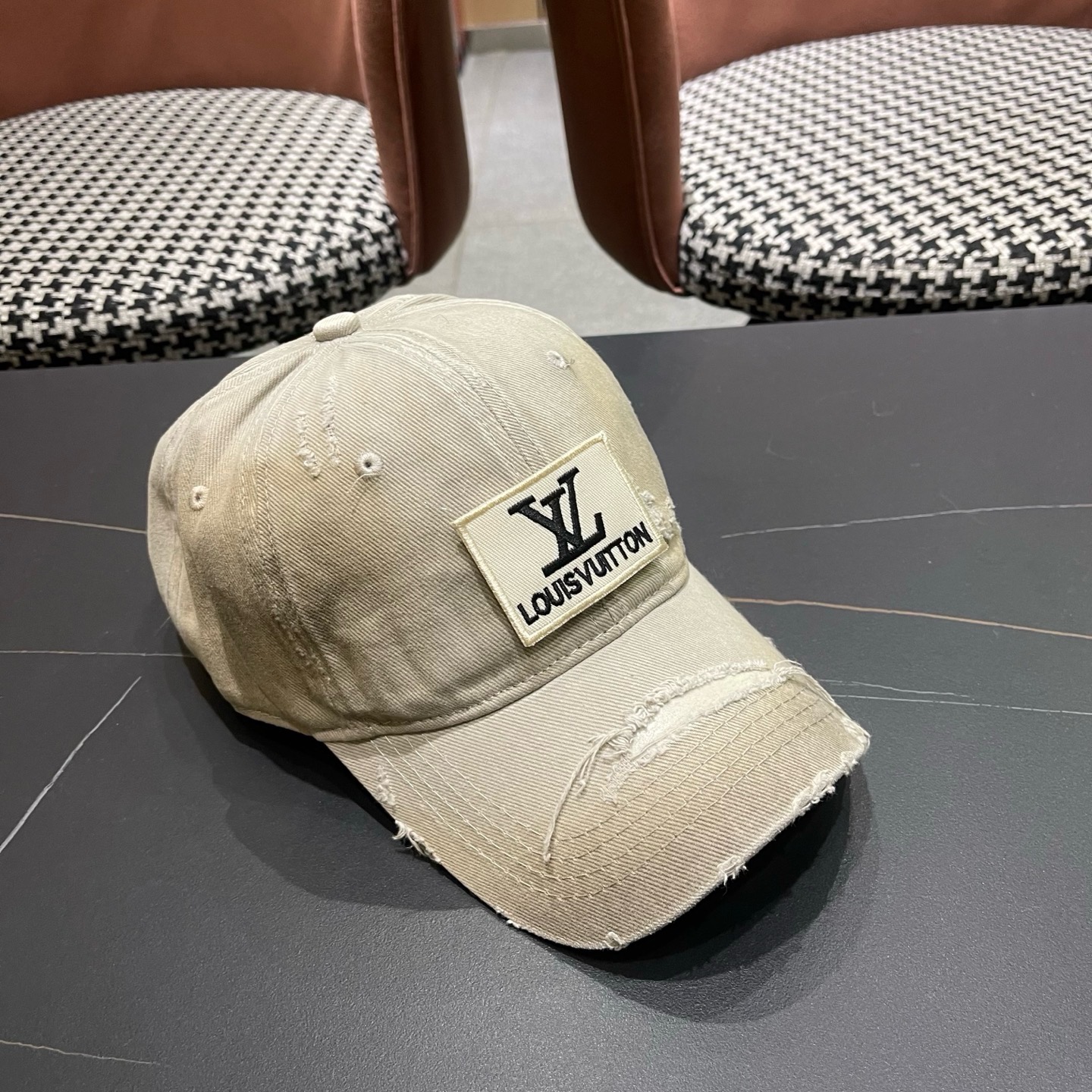 LV路易威登 复古做旧水洗棒球帽子女宽檐加深显脸小遮阳破洞鸭舌帽男