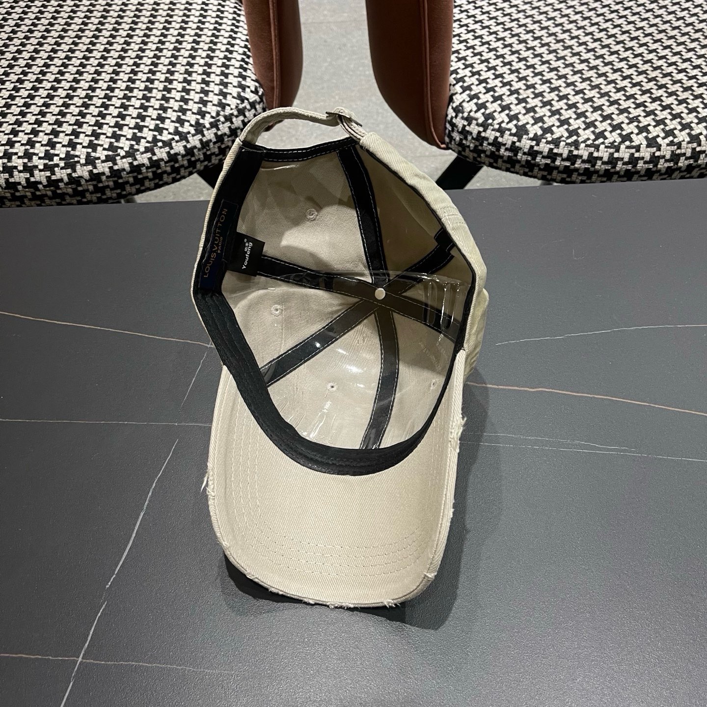 LV路易威登 复古做旧水洗棒球帽子女宽檐加深显脸小遮阳破洞鸭舌帽男