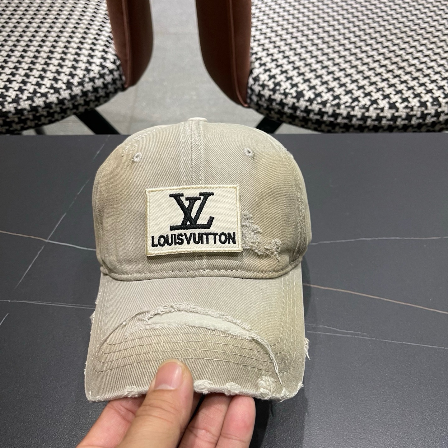 LV路易威登 复古做旧水洗棒球帽子女宽檐加深显脸小遮阳破洞鸭舌帽男