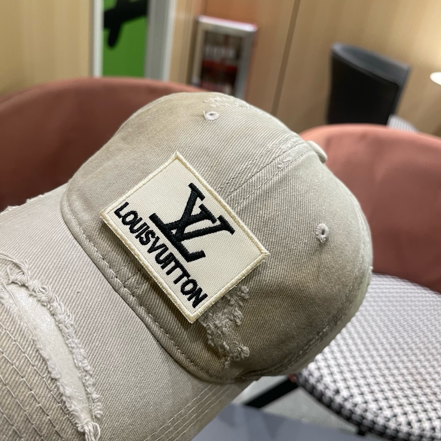 LV路易威登 复古做旧水洗棒球帽子女宽檐加深显脸小遮阳破洞鸭舌帽男