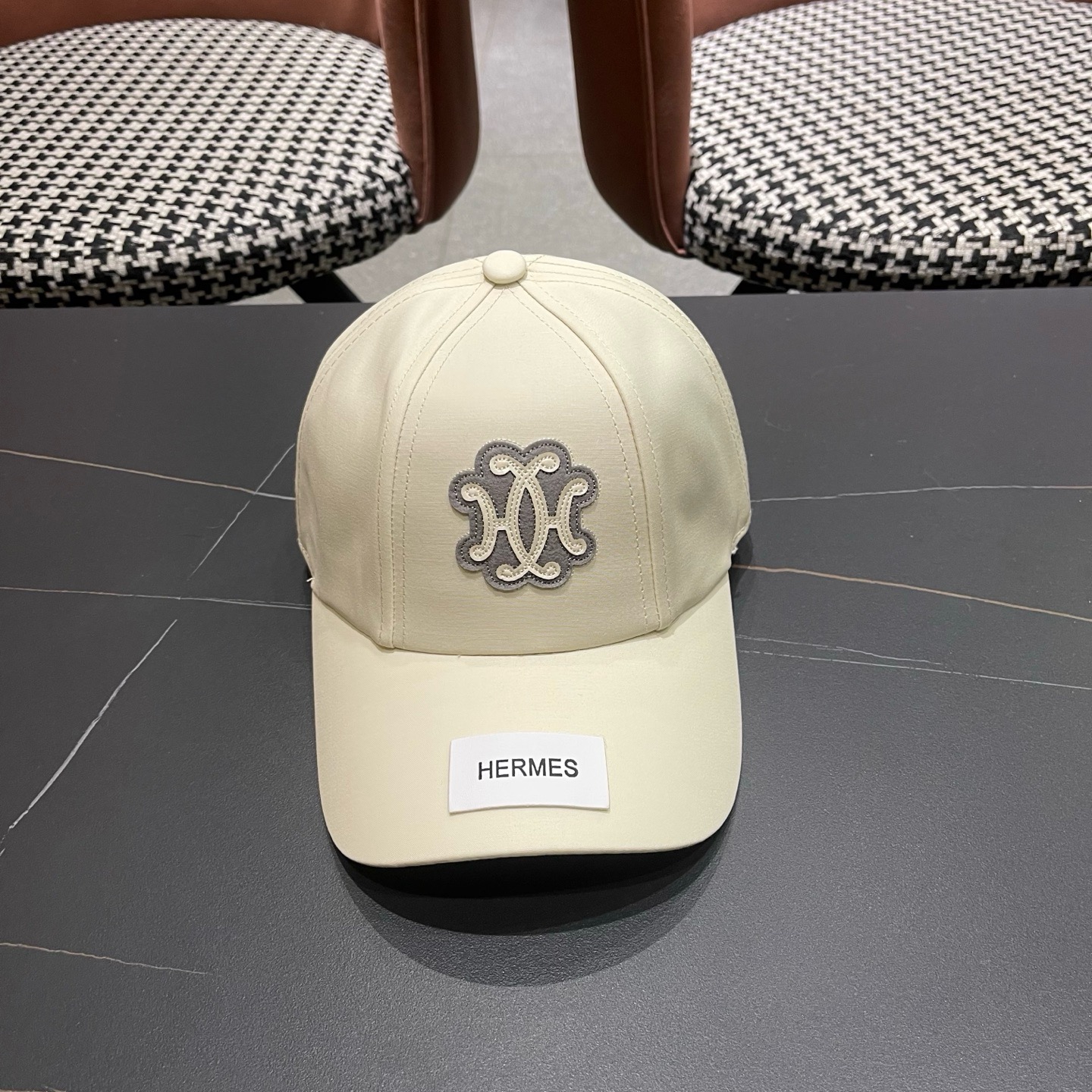 HERMÈS (爱马仕)原单棒球帽，正品开模订制，原版透气帆布面料原厂精钢调节扣，做工细致，时尚帅气质量