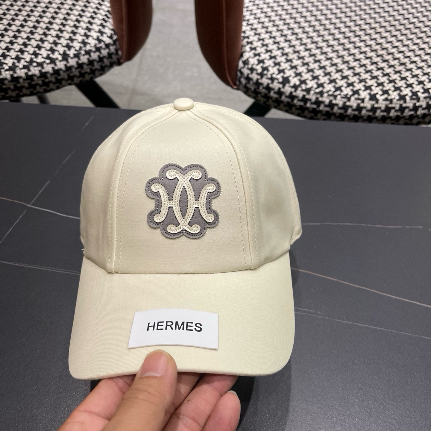 HERMÈS (爱马仕)原单棒球帽，正品开模订制，原版透气帆布面料原厂精钢调节扣，做工细致，时尚帅气质量