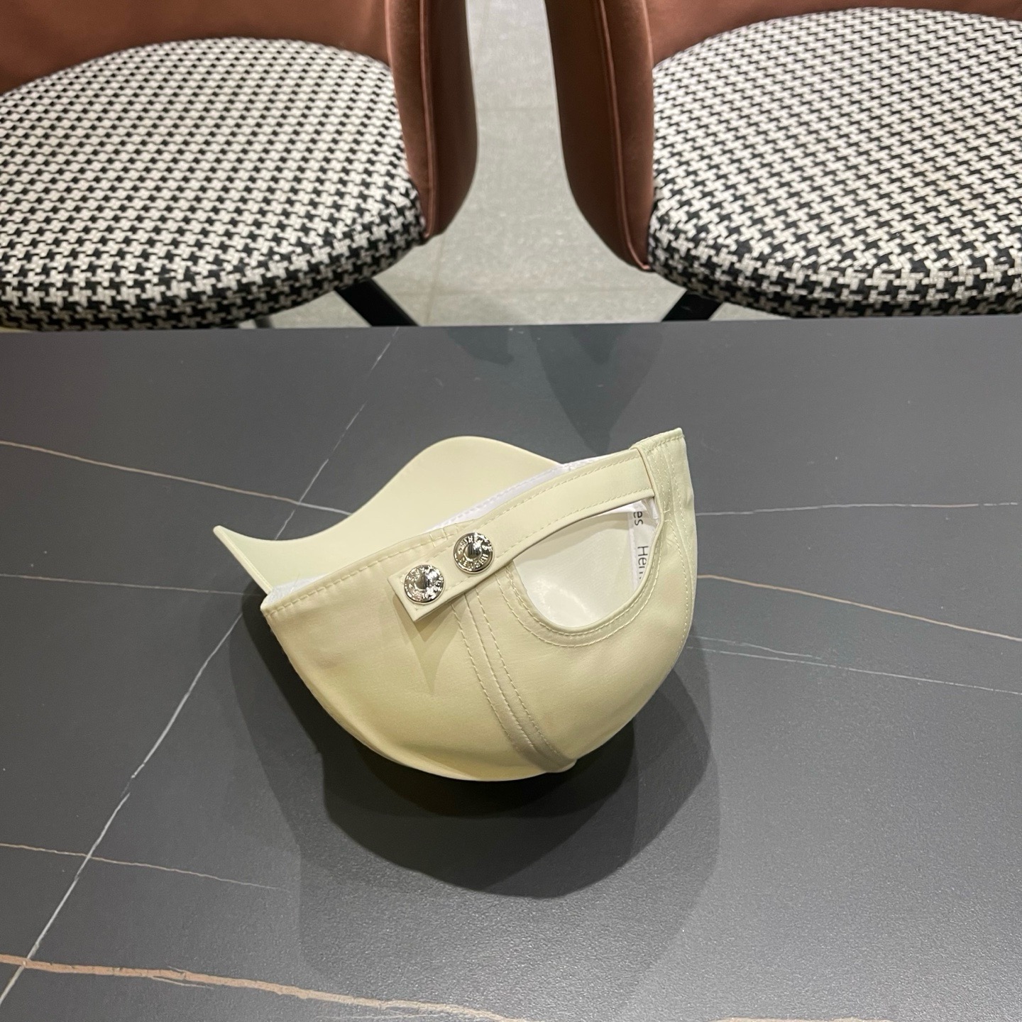 HERMÈS (爱马仕)原单棒球帽，正品开模订制，原版透气帆布面料原厂精钢调节扣，做工细致，时尚帅气质量