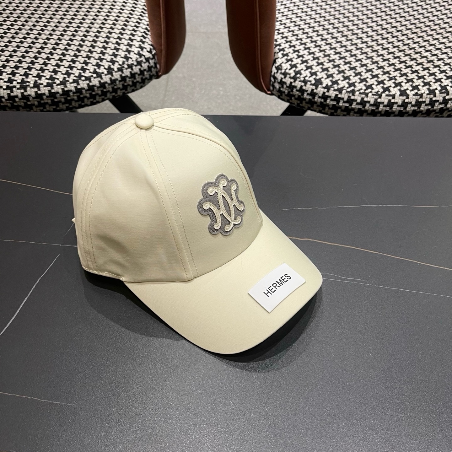 HERMÈS (爱马仕)原单棒球帽，正品开模订制，原版透气帆布面料原厂精钢调节扣，做工细致，时尚帅气质量