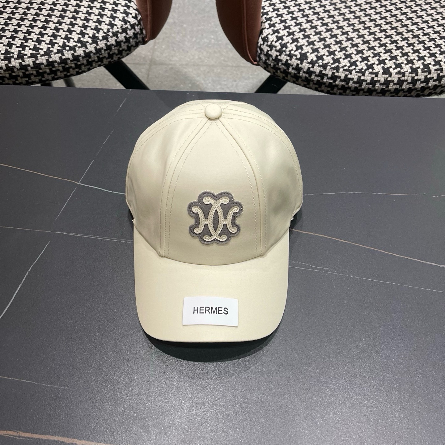 HERMÈS (爱马仕)原单棒球帽，正品开模订制，原版透气帆布面料原厂精钢调节扣，做工细致，时尚帅气质量